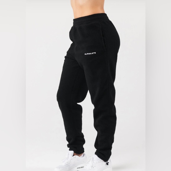 Alphalete Pants - Alphalete Women’s Essential Core Joggers. Size M. NWT